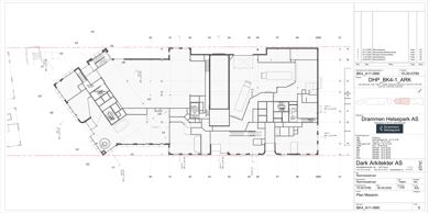 Etasjeplan som viser romfordeling, veggposisjon og innredning for et bygg.