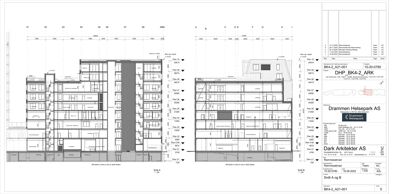 Snittegning som viser tverrsnittet av en fleretasjes bygning med romfordeling og konstruksjonsdetaljer.
