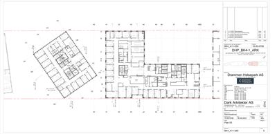 Etasjeplan som viser romfordeling og veggkonstruksjoner for et bygg.