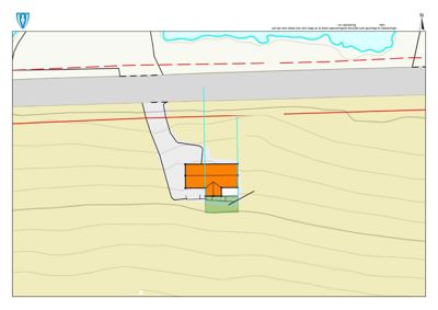 Situasjonsplan som viser tomtens grenser, eksisterende og planlagt bygning, samt mål og retninger.