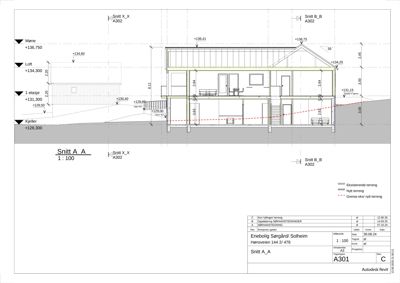 Snittegning (Snitt A_A) som viser bygningens tverrsnitt, høyder og forhold til terrenget.