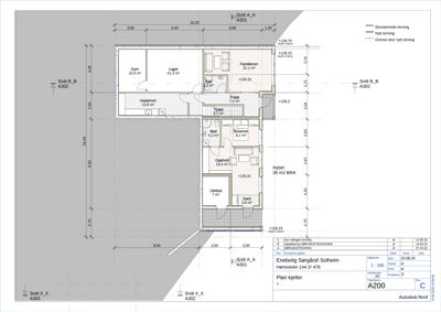 Etasjeplan (kjeller) med romfordeling, mål og snittreferanser.