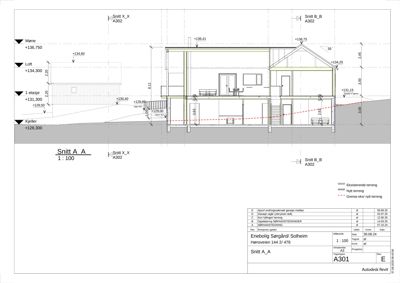 Snittegning (Snitt A_A) som viser bygningens tverrsnitt, høyder og forhold til terrenget.