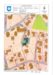 Kartutsnitt (situasjonsplan) som viser eiendomsgrenser, naboeiendommer og bygningsfotavtrykk i området.