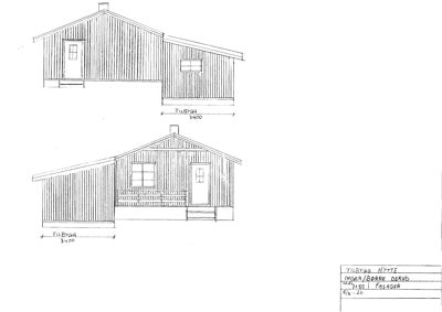 Fasadetegning som viser front- og sideopprikk av en hytte med mål på tilbygg.