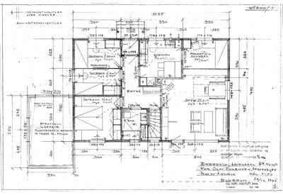 Etasjeplan for et hus med romfordeling, mål og arealopplysninger.