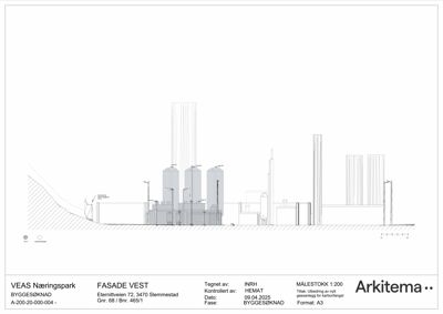 Fasadetegning (FASADE VEST) av en industriell bygning med tankanlegg og røykstacker.