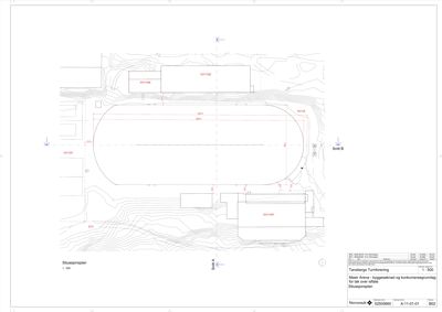 Situasjonsplan som viser bygningens plassering i forhold til terrenget (konturlinjer) og nabolag.