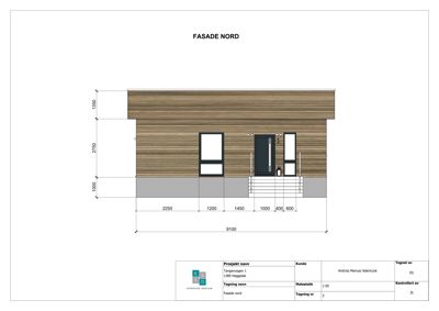 Fasadetegning av bygning sett fra nord med mål og detaljer for vinduer, dør og trapp.