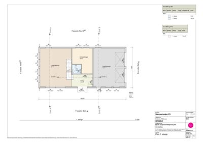 Etasjeplan for 1. etasje av en bygning, som viser romfordeling, fasader og snittlinjer.
