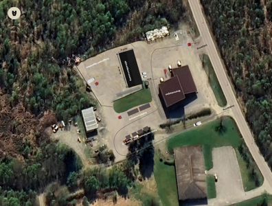 Situasjonsplan som viser tomtens beliggenhet, eksisterende bygninger (brannstasjon, container), veier (innkjøring/utkjøring) og planlagte arealer (lagringsplass).