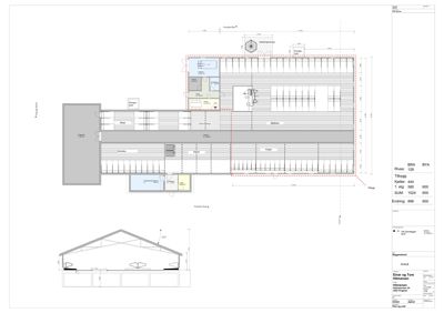 Etasjeplan med romfordeling, mål og oppriss av takkonstruksjon.