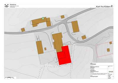 Situasjonsplan som viser tomtens plassering i forhold til nabolaget, veier og eksisterende bygninger.
