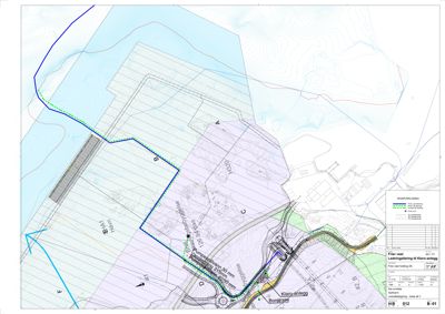 Situasjonsplan som viser ledningsføring (grønn prikket linje) i forhold til tomt, vei og eksisterende infrastruktur.
