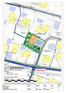 Situasjonsplan som viser tomt, bygninger, veggrenser og areal.