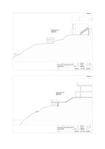 Snittegning som viser bygningens tverrsnitt over et terreng med skråning, inkludert trapp og grunnmur.