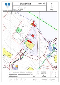 Situasjonskart som viser eiendomsnummer, adresse, nabolag, topografi og bygningsplasseringer.