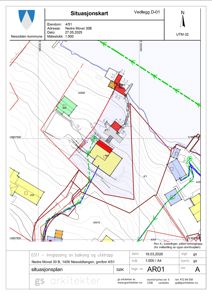 Situasjonskart som viser eiendomsgranser, topografi, nabobebyggelse og planlagt innglassing av balkong og utetrap.