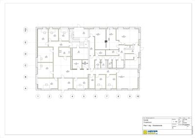 Etasjeplan (1. etg) av en eksisterende bygning med romfordeling, dører og vinduer.