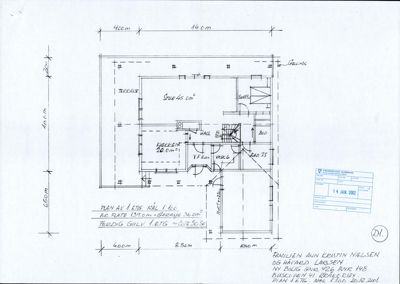 Etasjeplan (1. etasje) med romfordeling, mål og notasjoner.