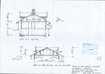 Snittegning (Snitt A-A) som viser tverrsnittet av en bygning med mål og konstruksjonsdetaljer.