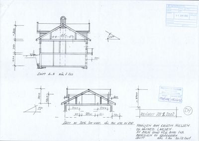 Tegning som viser tverrsnitt gjennom en bygning (Snitt A-A og Snitt av 2. etg), med mål og konstruksjonsdetaljer.