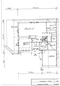 Etasjeplan (1. plan) som viser romfordeling, dimensjoner og plassering av vaskerom, bad og garasje.