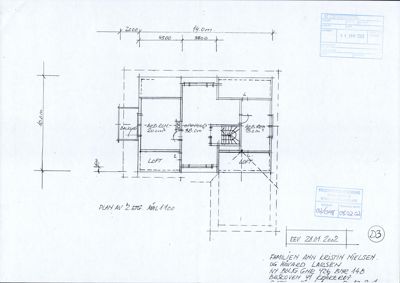Plantegning av 2. etasje (loft) med romfordeling, mål og utgang.