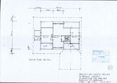 En håndtegnet etasjeplan (2. etg) med romfordeling, dimensjoner og notasjoner.