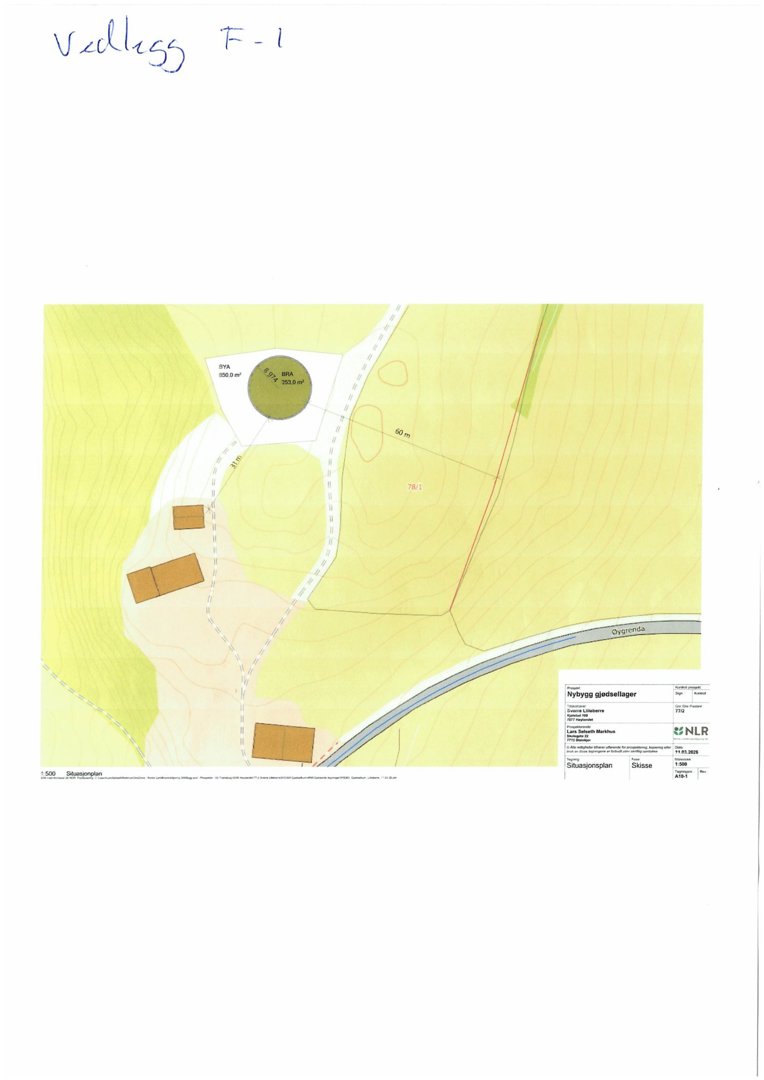 Situasjonsplan som viser tomtens terrengform, vegforhold og plassering av bygninger.