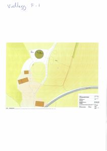 Situasjonsplan som viser tomtens terrengform, vegforhold og plassering av bygninger.