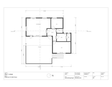 Etasjeplan (Plan 1. etasje) som viser romfordeling, dører, vinduer og mål for en bolig.
