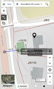 Kartutsnitt fra Norkart som viser tomt, veier og en måleboks for avstand.