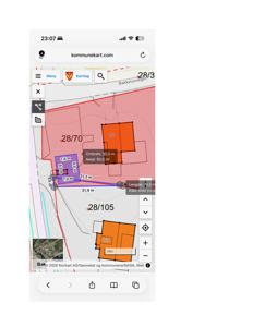 Situasjonsplan fra kommuneportalen som viser tomtens grenser, nabotomter, eksisterende bygninger og målinger.