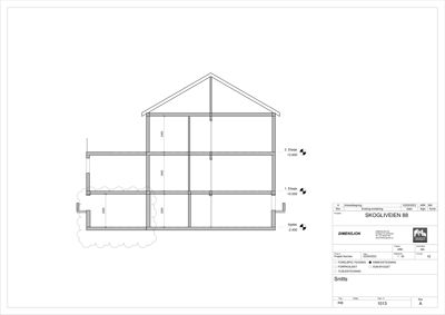 Snittegning som viser bygningens tverrsnitt med etasjer, høyder og konstruksjon.