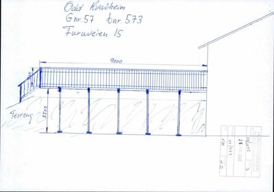 Snittegning som viser en terrasse med søyler og mål.