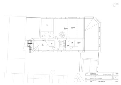 Etasjeplan (2. etasje) som viser romfordeling, dører, vinduer og trapp.