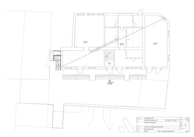 Etasjeplan (Plan 1. etasje) som viser romfordeling, dører, vinduer og stueplasseringer.