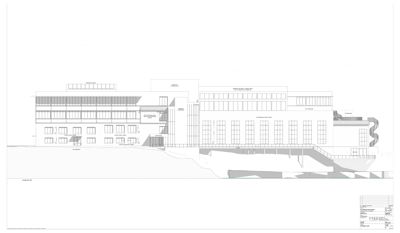 Snittegning som viser bygningens tverrsnitt, høyder, takform og grunnforhold.