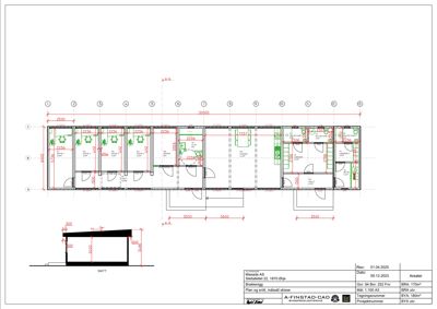 Etasjeplan (snitt) med romfordeling, dører, vinduer og mål for en bygning.