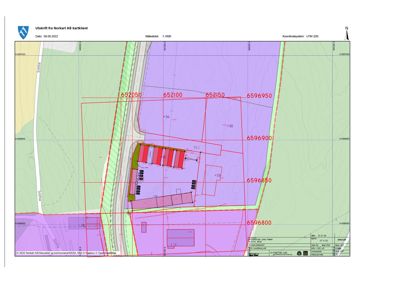 Situasjonsplan (tomtekart) som viser eiendomsnummer, bygningers plassering, vegnett og topografi.
