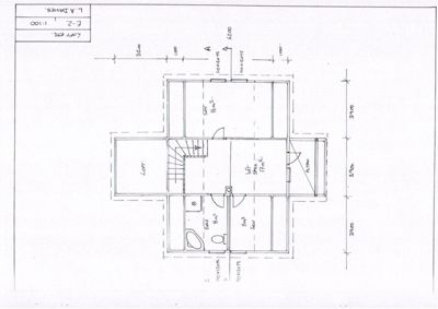 Etasjeplan (loft) som viser romfordeling, dører, trapp og mål.
