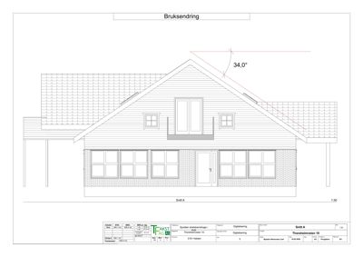 Snittegning (Snitt A) som viser bygningens tverrsnitt, takhøyde og vindusoppsett.