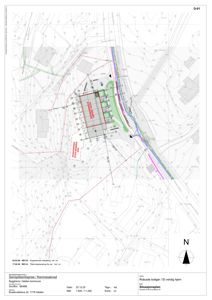 Situasjonsplan som viser bygningens plassering i forhold til terrenget, veier og naboeiendommer.