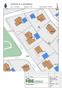 Situasjonsplan som viser tomtene, bygningenes plassering og veisystemet i området rundt Knardalveien 28.