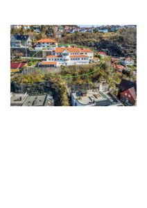 Fotografi av en eksisterende bygning med omgivende terreng og nabolag, med en grønn sirkel som markerer eiendommen.