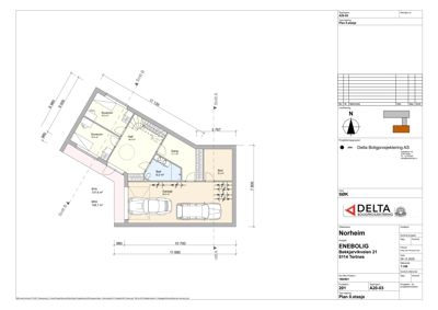 Etasjeplan (1. etasje) som viser romfordeling, mål og parkeringsplasser.