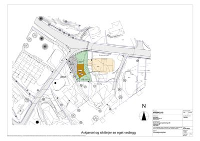 Situasjonsplan som viser tomtens beliggenhet i forhold til vei, naboeiendommer og eksisterende bebyggelse.