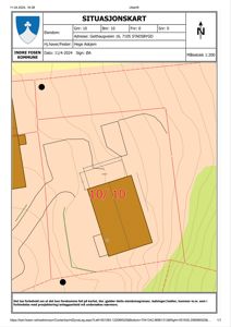 Situasjonskart som viser eiendomsnummer 10/10 med bygning, topografi og grenser.