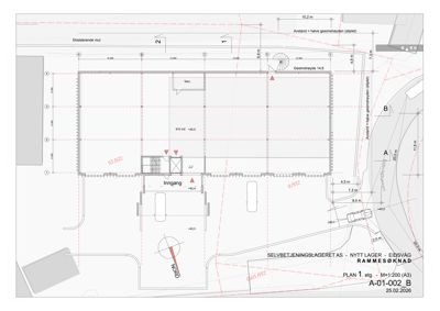 Situasjonsplan som viser bygningens plassering i forhold til eksisterende vegger, vei, innkjøringsvei og nabolag.